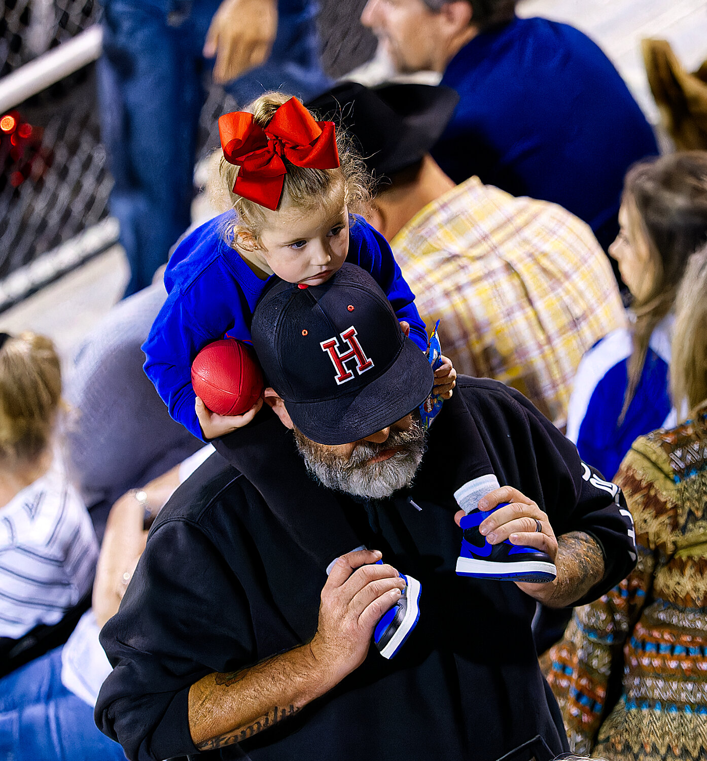 Some spectators enjoy halftime more than others. [find further football photos]